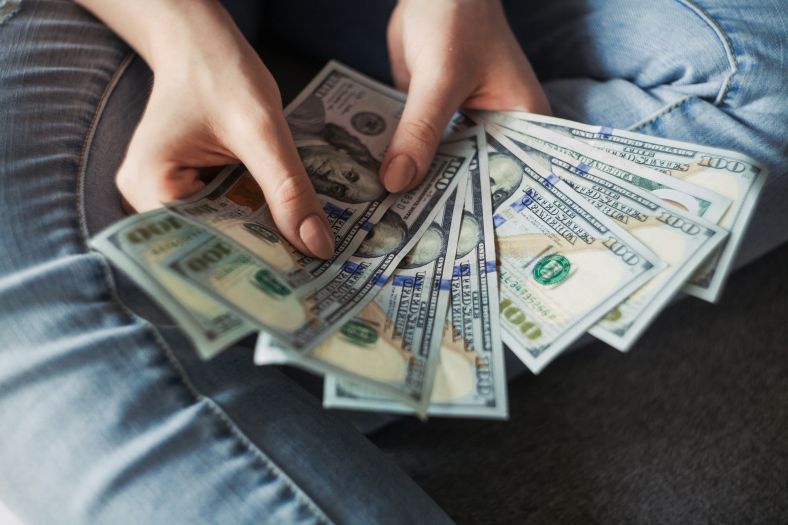 U svijetu sve više milijardera, finansijskih savjetnika sve manje