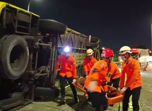 U teškoj autobusnoj nesreći u Indoneziji najmanje 16 mrtvih