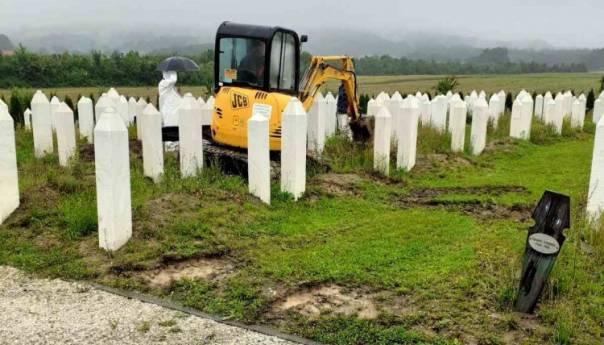 U Tihovićima i Ahatovićima reekshumirani posmrtni ostaci sedam žrtava