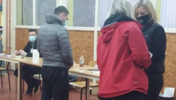U Travniku do 11 sati glasalo 6,67 posto, a u Foči 24,80 posto birača