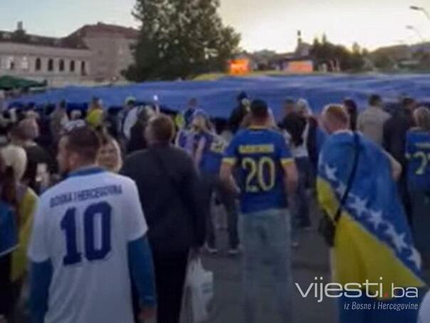 U Tuzli se zavijorila najveća zastava BiH kao podrška Zmajevima