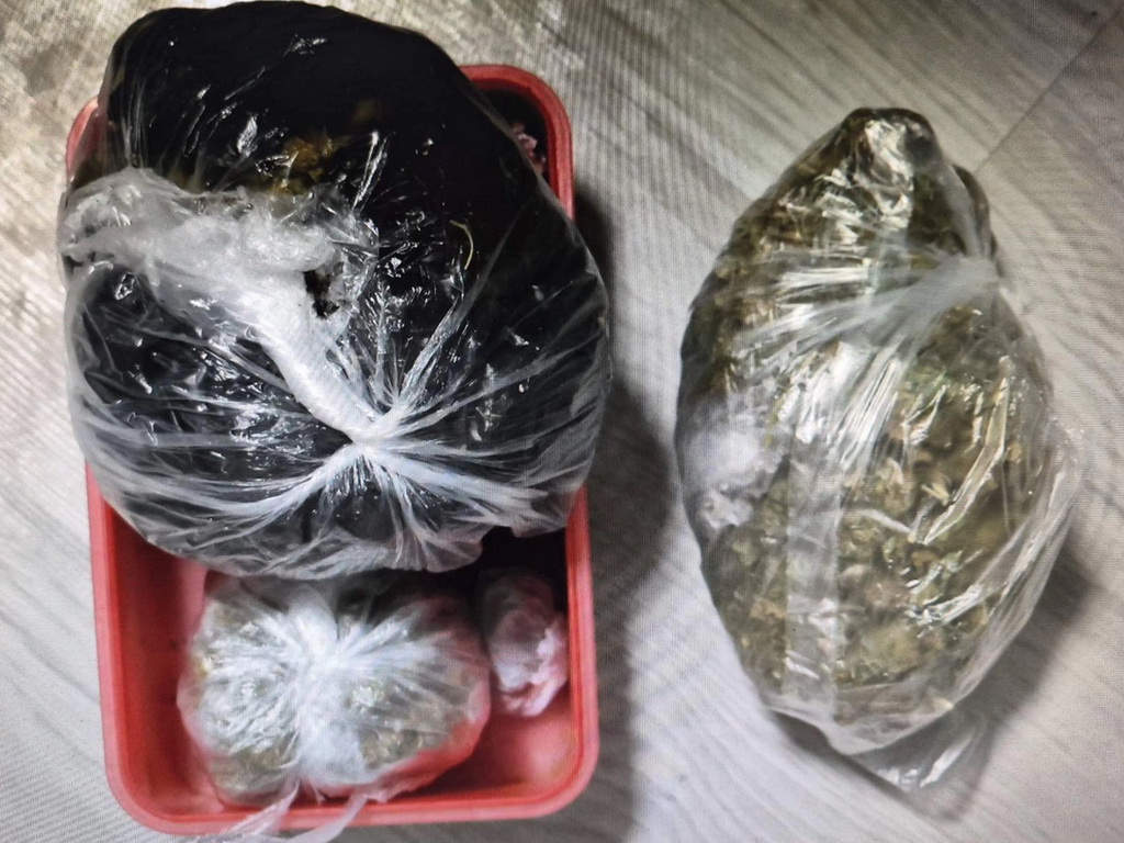 U Tuzli u pretresu pronađeno oko dva kilograma droge i oko 30.000 KM, uhapšena jedna osoba