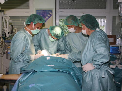 U UKC-u Tuzla uspješno obavljene transplantacije jetre i rožnice