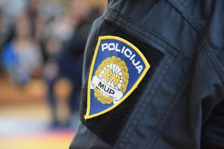 U Zagrebu uhapšena trojica lažnih policajaca
