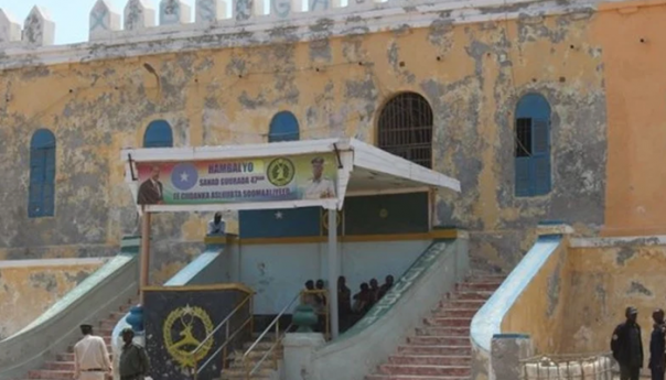 U zatvorskoj pobuni u Mogadišu ubijeno šest zatvorenika i tri policajca