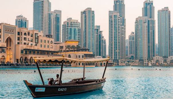 UAE smanjuje restrikcije uprkos porastu broja zaraženih