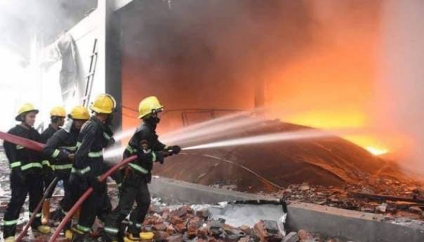 Ubijeno sedam demonstranata, tvornica u kineskom vlasništvu zapaljena