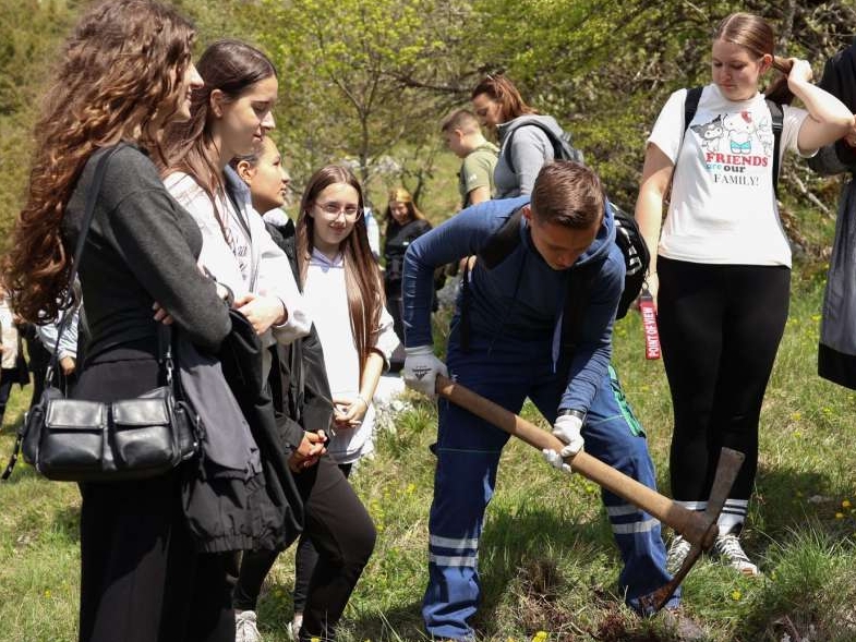 Učenici KS na Igmanu: Umjesto učionice akcije pošumljavanja i učenje o ekologiji
