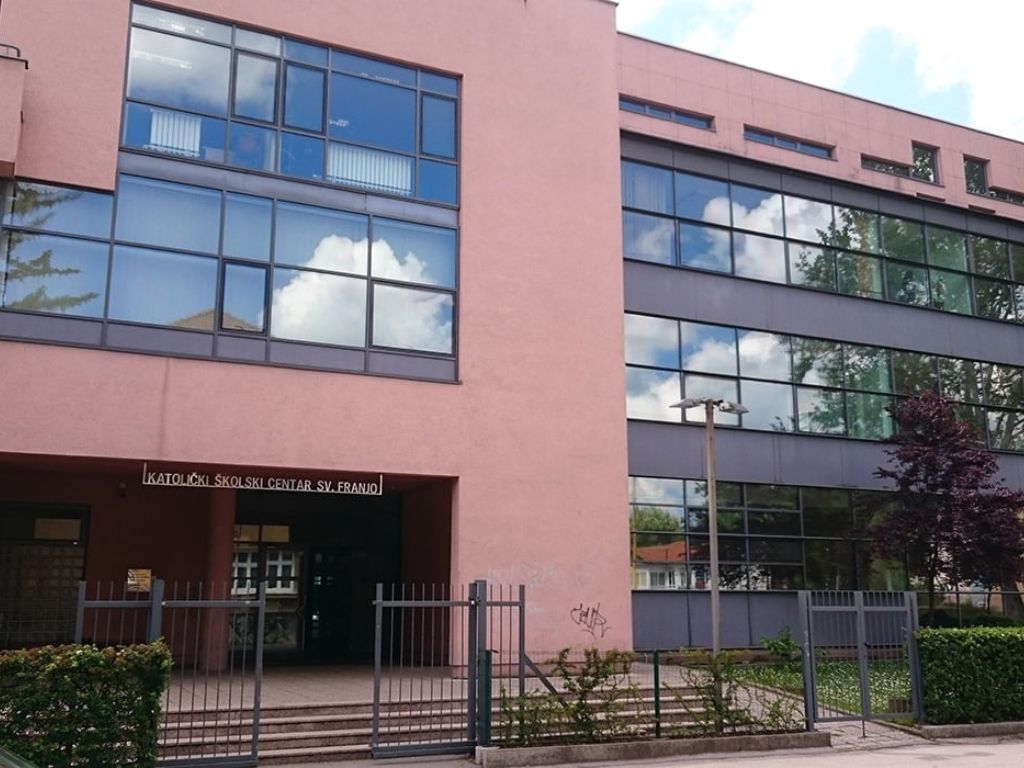 Učenik izbačen iz škole Sveti Franjo u Tuzli, sud zaustavio odluku