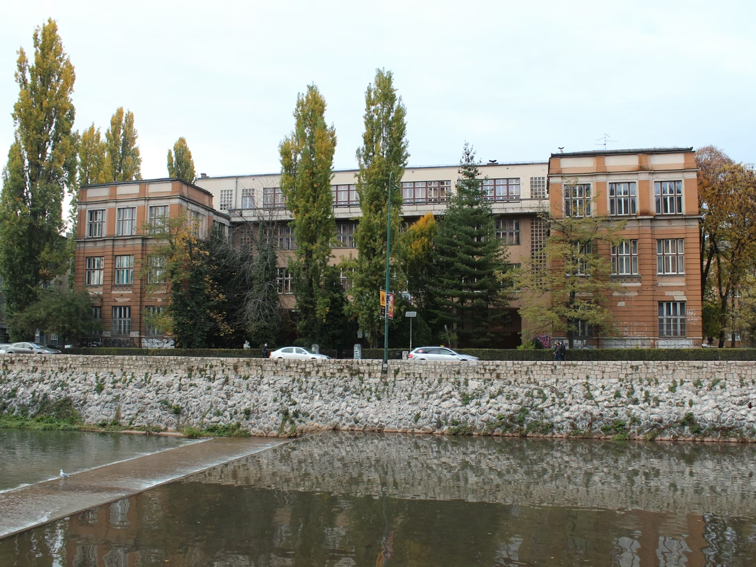 Učenik fizički napao profesoricu u sarajevskoj gimnaziji, intervenisala policija