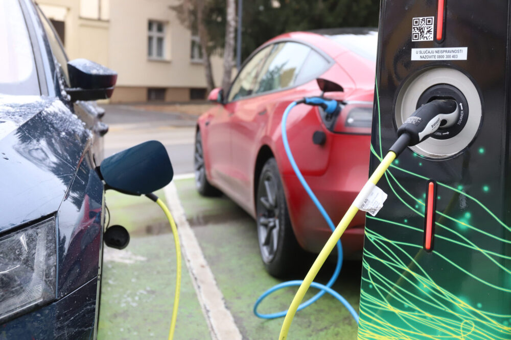 Udio električnih vozila raste u EU, ukupna prodaja i dalje niska