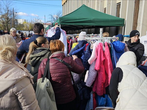 Udruženje Pomozi.ba danas ponovo organizuje Humanitarni bazar