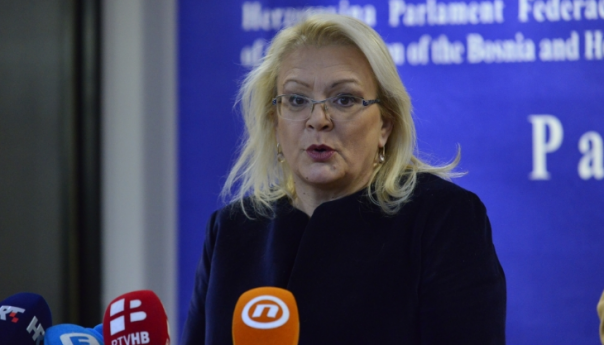 Udruženje žrtava traži od Schmidta da smijeni Bradaru