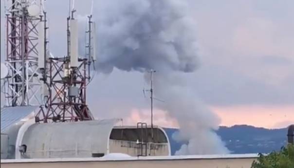 Ugašen požar u fabrici 'Sloboda', evakuisano tridesetak građana