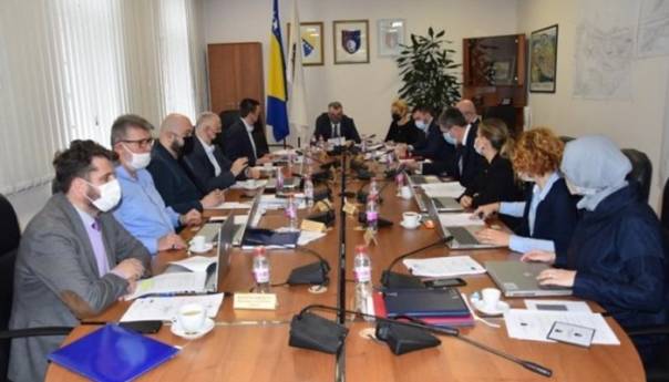 Ugovor za nabavku ruske vakcine: Šta sakriva Vlada KS