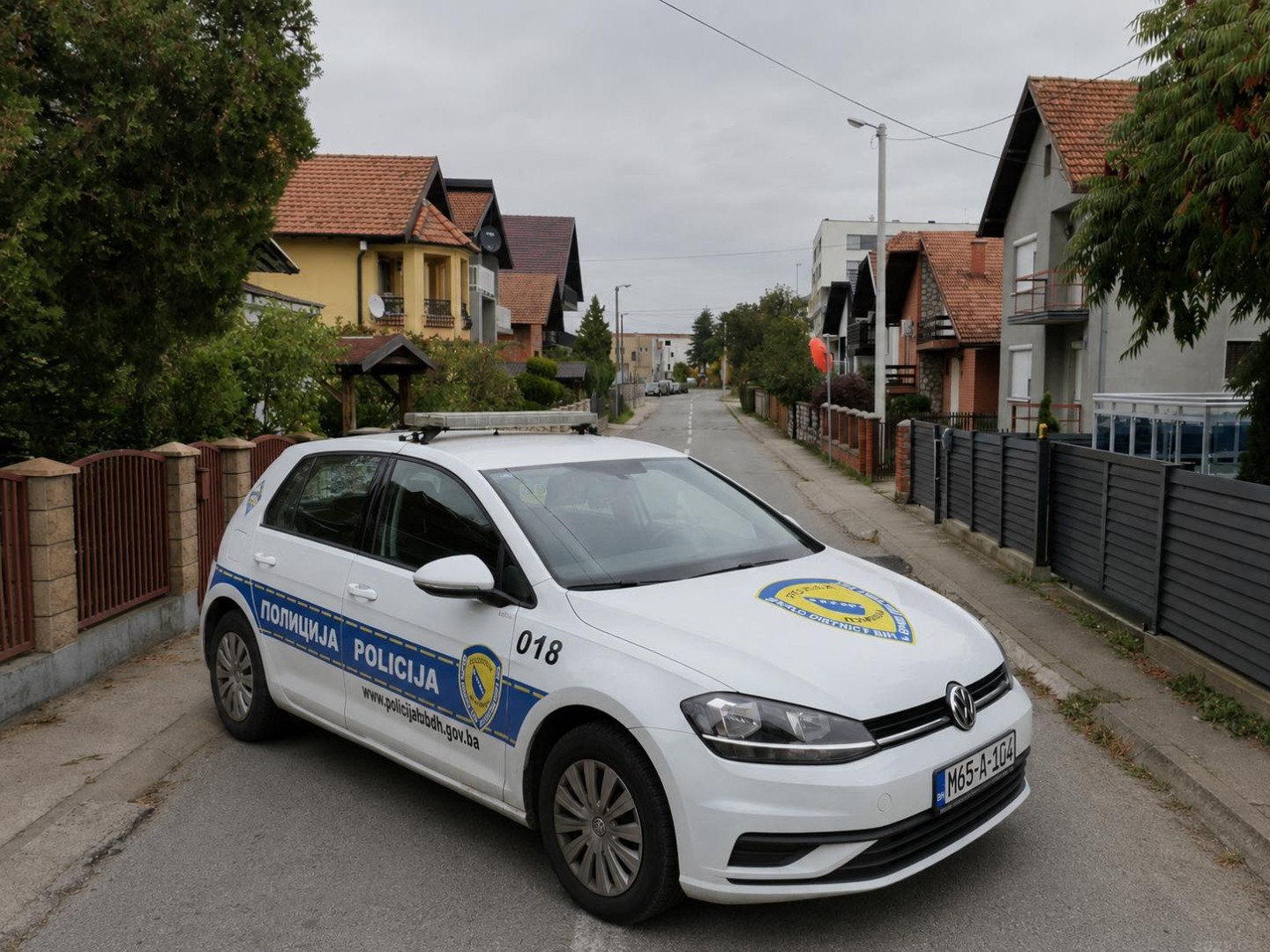 Uhapšeni osumnjičeni za skidanje majce s ljiljanima, policija iznijela detalje
