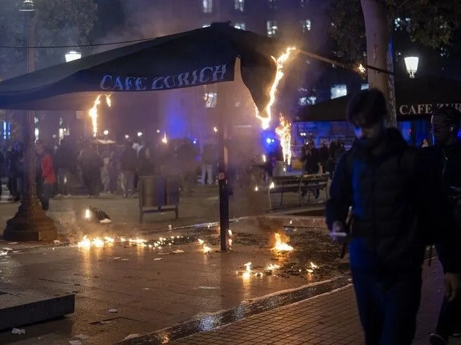Uhapšeno 100 osoba u Barseloni: Maskirani demonstranti pljačkali i palili