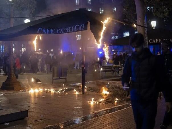 Uhapšeno 100 osoba u Barseloni: Maskirani demonstranti pljačkali i palili