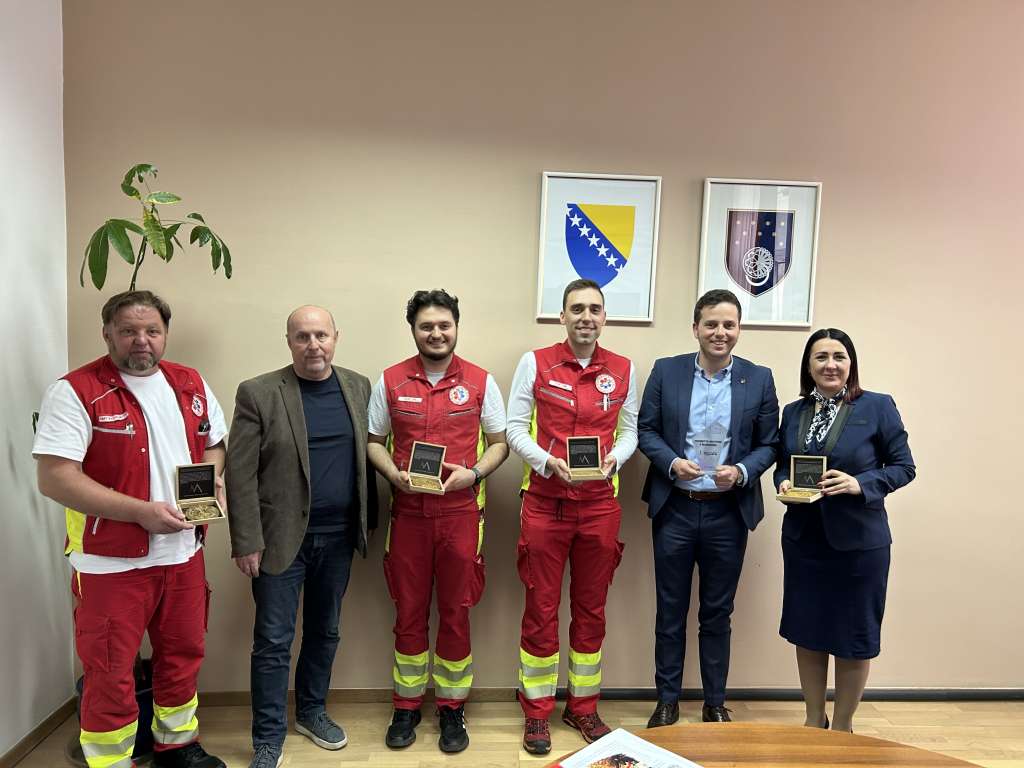 Uk i Hasanović ugostili pobjednički tim Hitne pomoći nakon regionalnog uspjeha