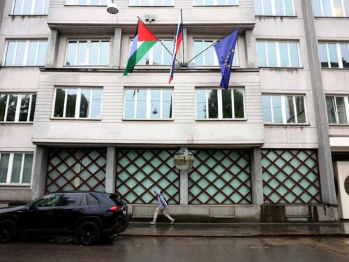 Vratio se Janša: Uklonjena zastava Palestine sa zgrade Vlade Slovenije