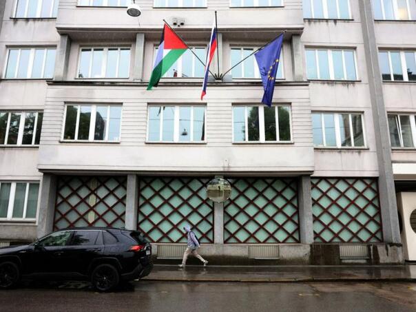Vratio se Janša: Uklonjena zastava Palestine sa zgrade Vlade Slovenije