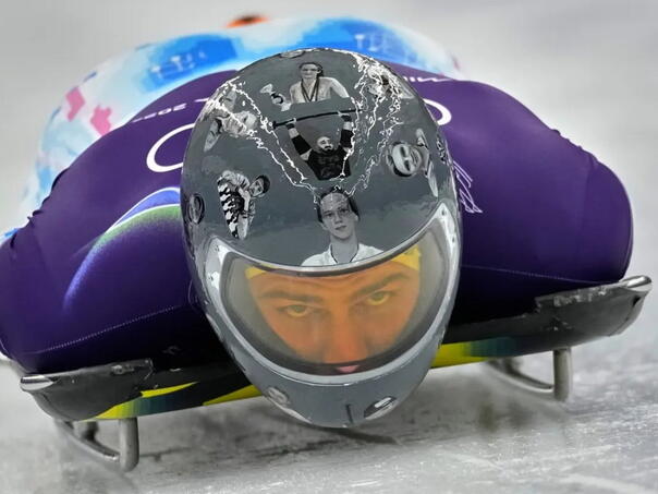 Ukrajinski olimpijac nosio kacigu s fotografijama ubijenih sunarodnjaka