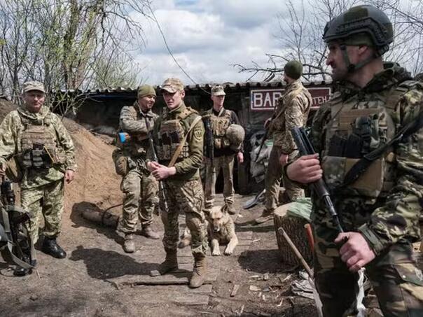 Ukrajinski vojnik upitao Trumpa: Kako bi reagovali da vam uzmu dio zemlje?