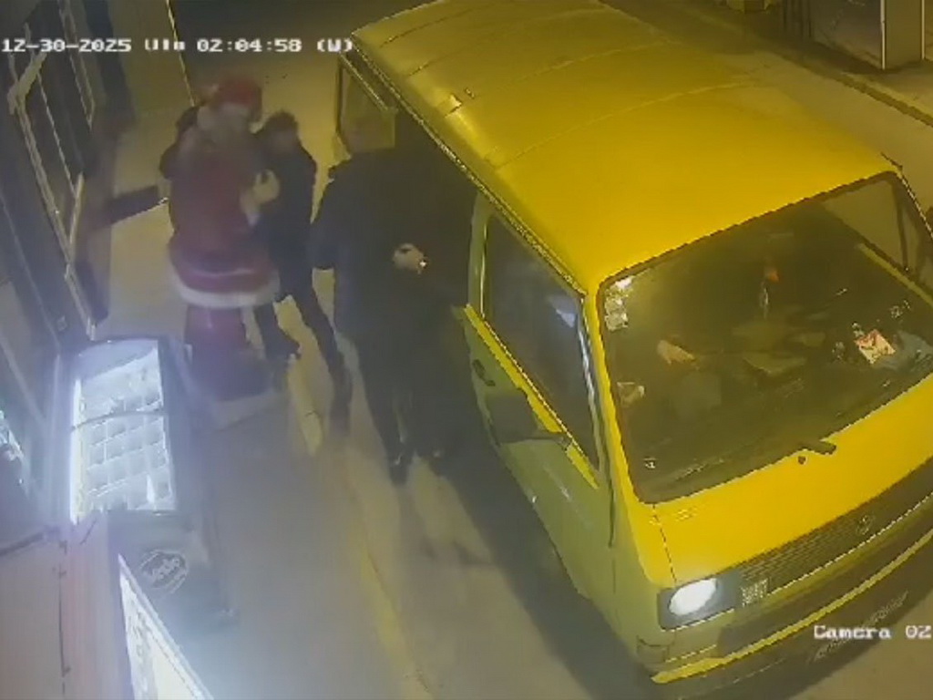 Ukrali Djeda Mraza na benzinskoj pumpi u BiH