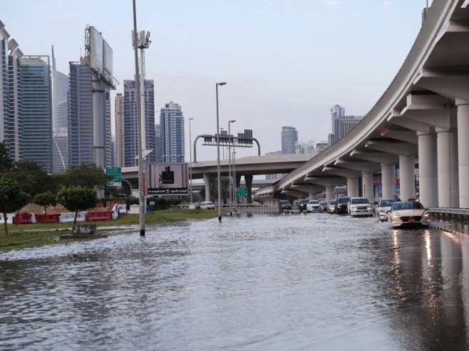 Ulice Dubaija poplavljene nakon pljuska