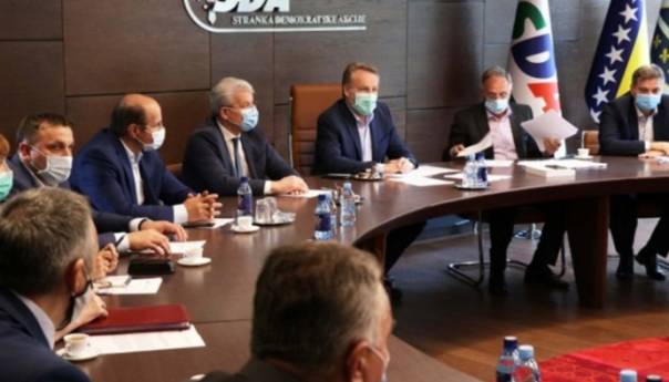 Umjesto izmišljotina o SDA, tema treba da budu SNSD i HDZ i njihove blokade