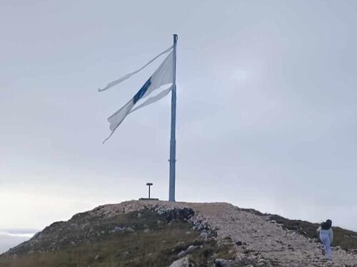 Uništena najveća zastava sa ljiljanima na Vlašiću