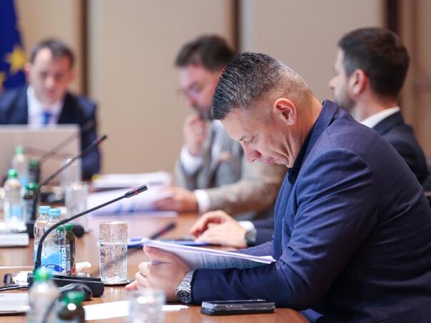 Uoči glasanja o smjeni Nešića: Otkriće se 'svačiji trag u snijegu'