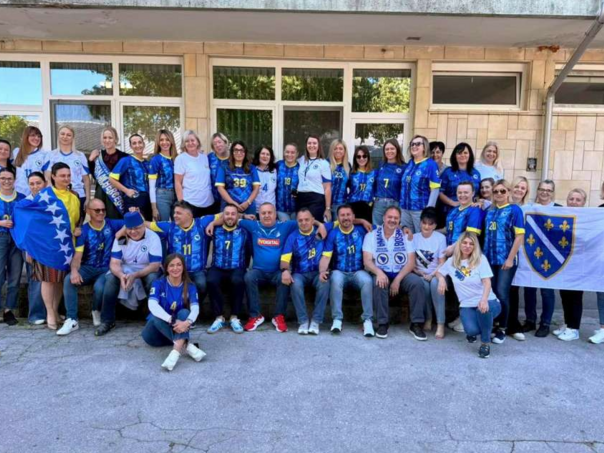 Uposlenici Kantonalne bolnice u Bihaću u dresovima Zmajeva poslali podršku