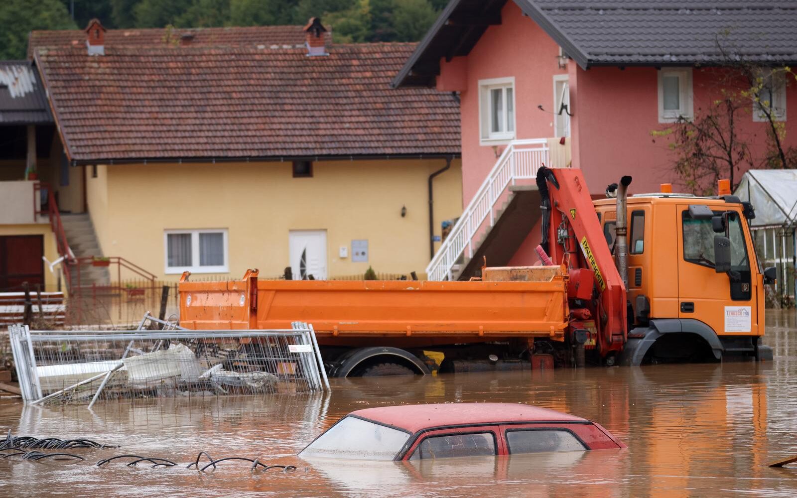Upozorenje za građane: Moguće poplave, klizišta i prekidi struje