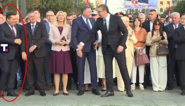 Urnebesno neugodan video: Stevandić se pokušao rukovati s Vučićem