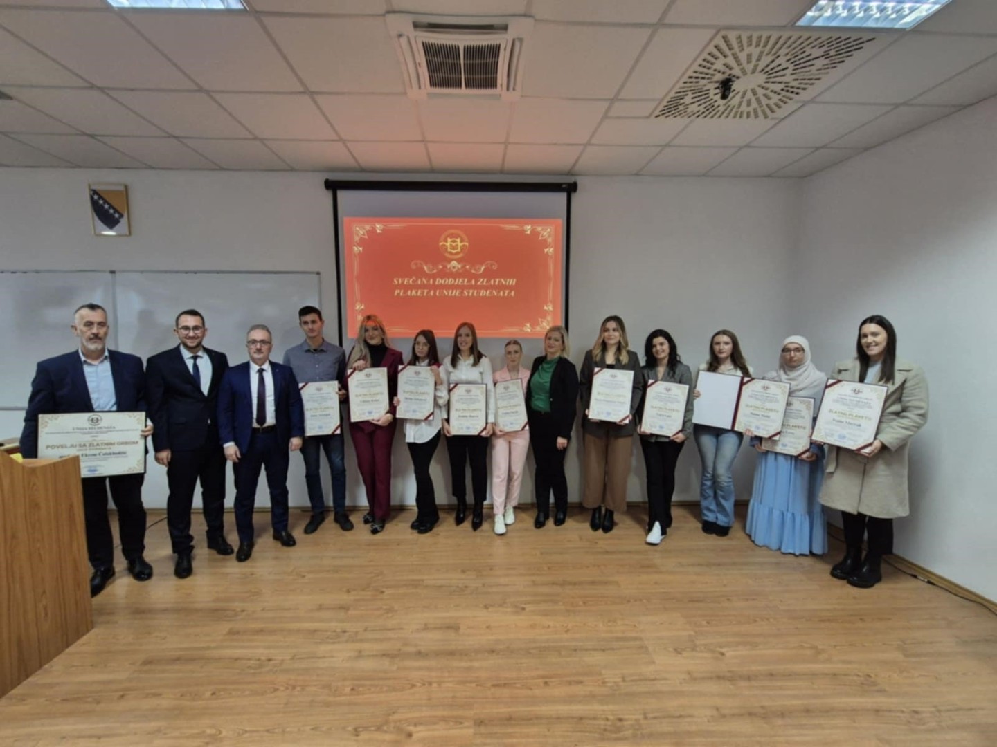 Uručene zlatne plakete najboljim studentima Univerziteta 'Džemal Bijedić'