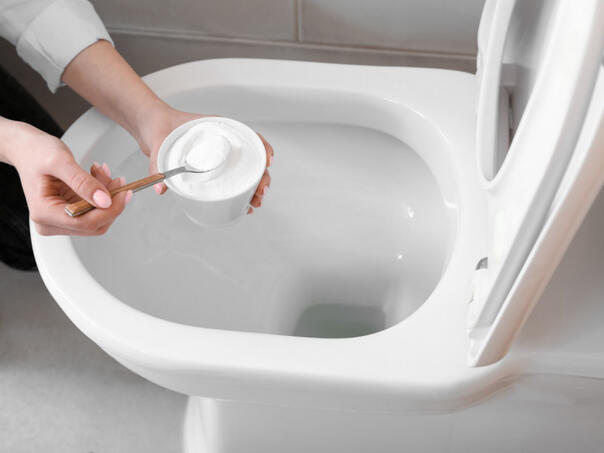 Uspite 50 grama ovog praha u WC šolju i zasjat će kao nova