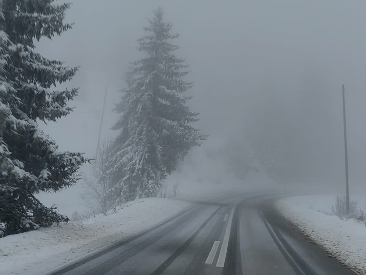 Usporen saobraćaj u većem dijelu Bosne zbog snijega