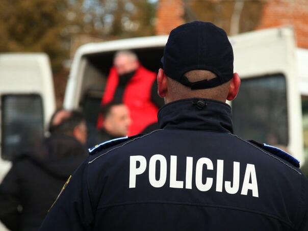 Usred dana pokušao opljačkati kuću u Zavidovićima