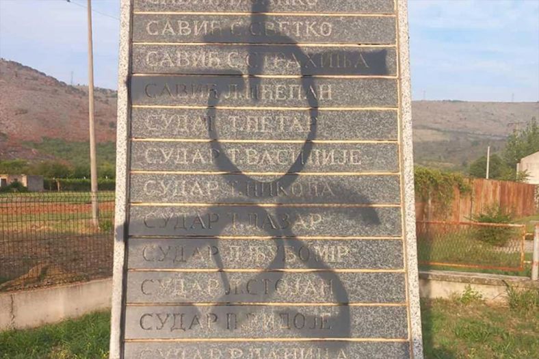 Ustaški simboli osvanuli na pravoslavnom groblju kod Mostara