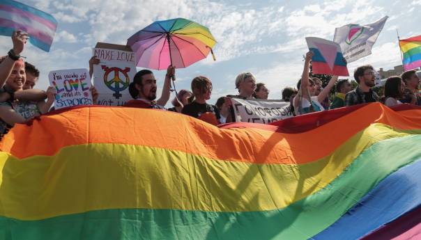 Usvojen zakon o zabrani ‘LGBT propagande’ i među odraslima