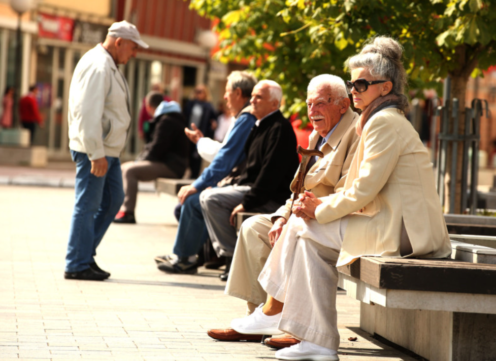 Uvećane minimalne i plate u javnom sektoru Srbije, veće penzije uz nove uslove za žene