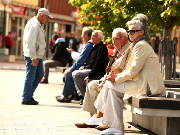 Uvećane minimalne i plate u javnom sektoru Srbije, veće penzije uz nove uslove za žene
