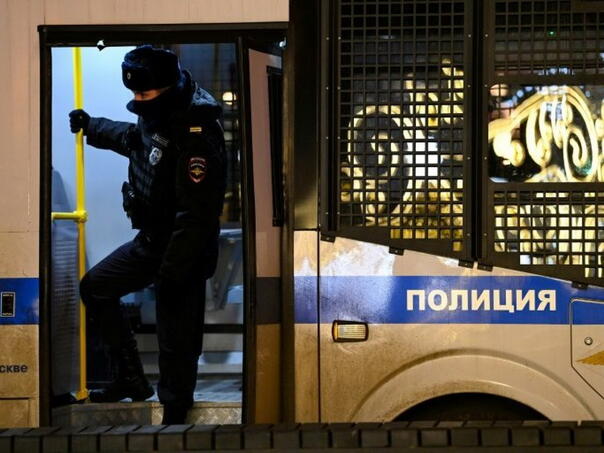 Užas u Rusiji: Učenik (17) izbo profesoricu na ulazu u školu