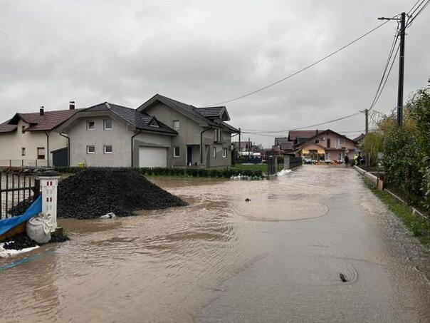 Uzbuna u Laktašima zbog poplava: Pod vodom oko 100 domaćinstava