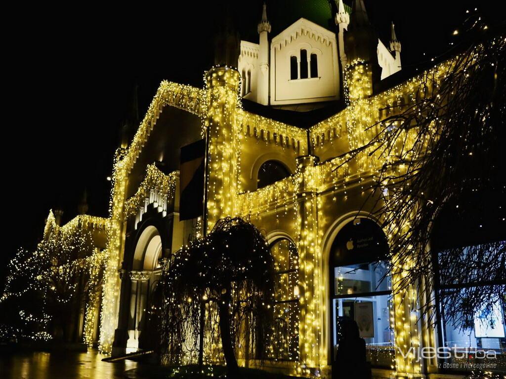Uživajte u prizorima: Ovako izgleda praznično ukrašeno Sarajevo