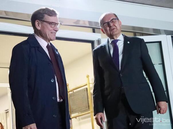 Pogledajte obraćanje Schmidta i njemačkog ministra Wadephula