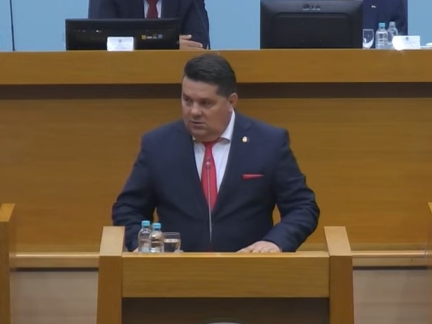 Stevandić poručio Vučiniću da se vrati na selo, nakon replike oduzeta mu riječ