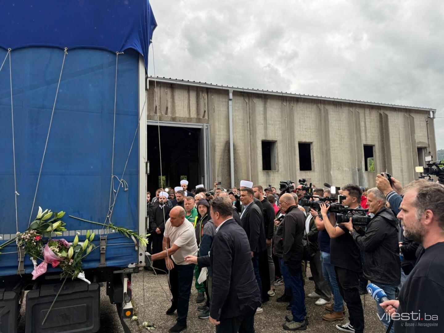 Video: Tabuti sa žrtvama genocida u Potočarima