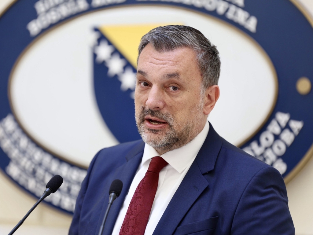 Uživo: Pratite vanredno obraćanje Konakovića